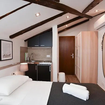 Lägenhet Old Town 1 Pula