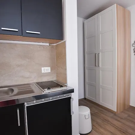 Apartment Old Town 1 *