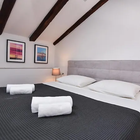 Apartman Old Town 1 *