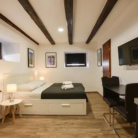 Old Town 1 Apartman Póla