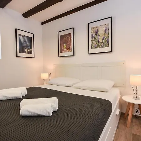 Old Town 1 Apartman *