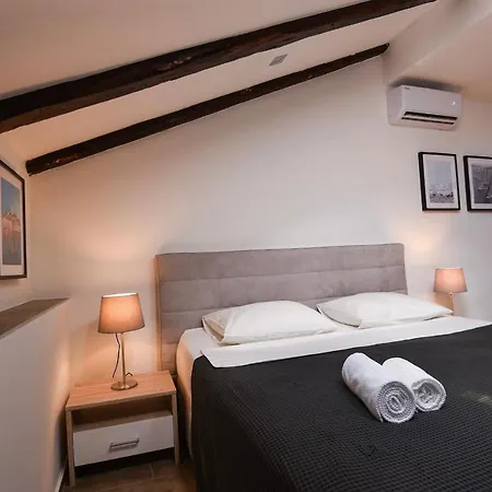 Apartman Old Town 1 *